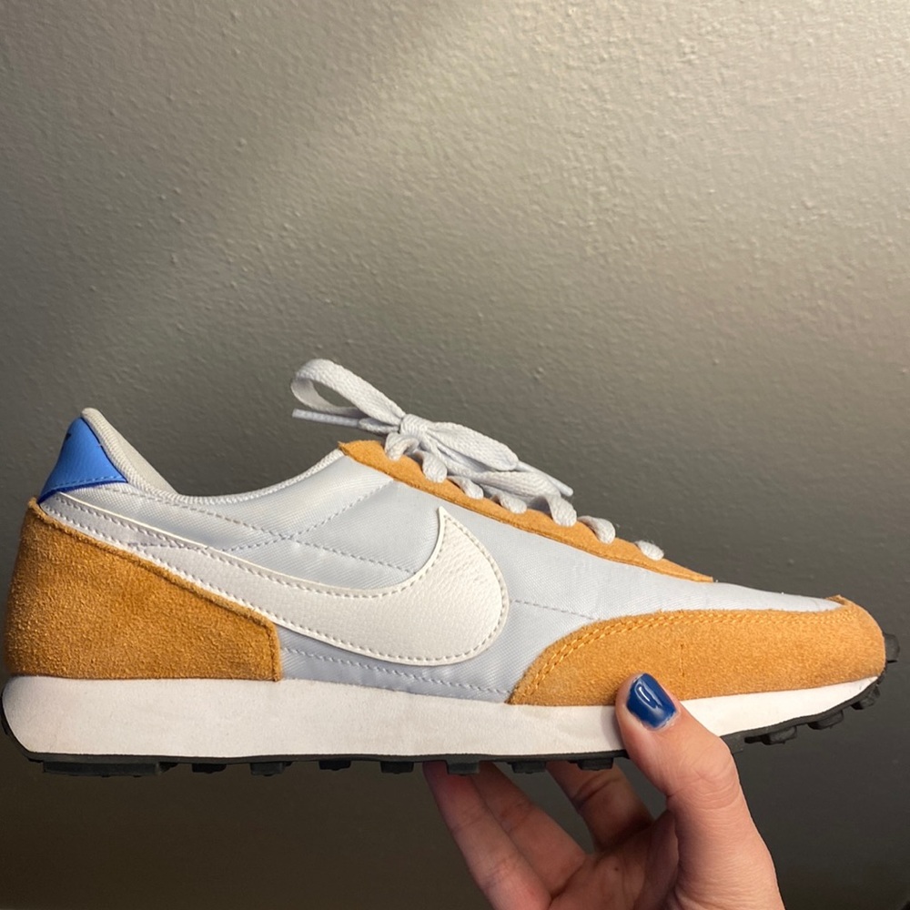 Nike Womens Daybreak Sneakers - Size 6.5